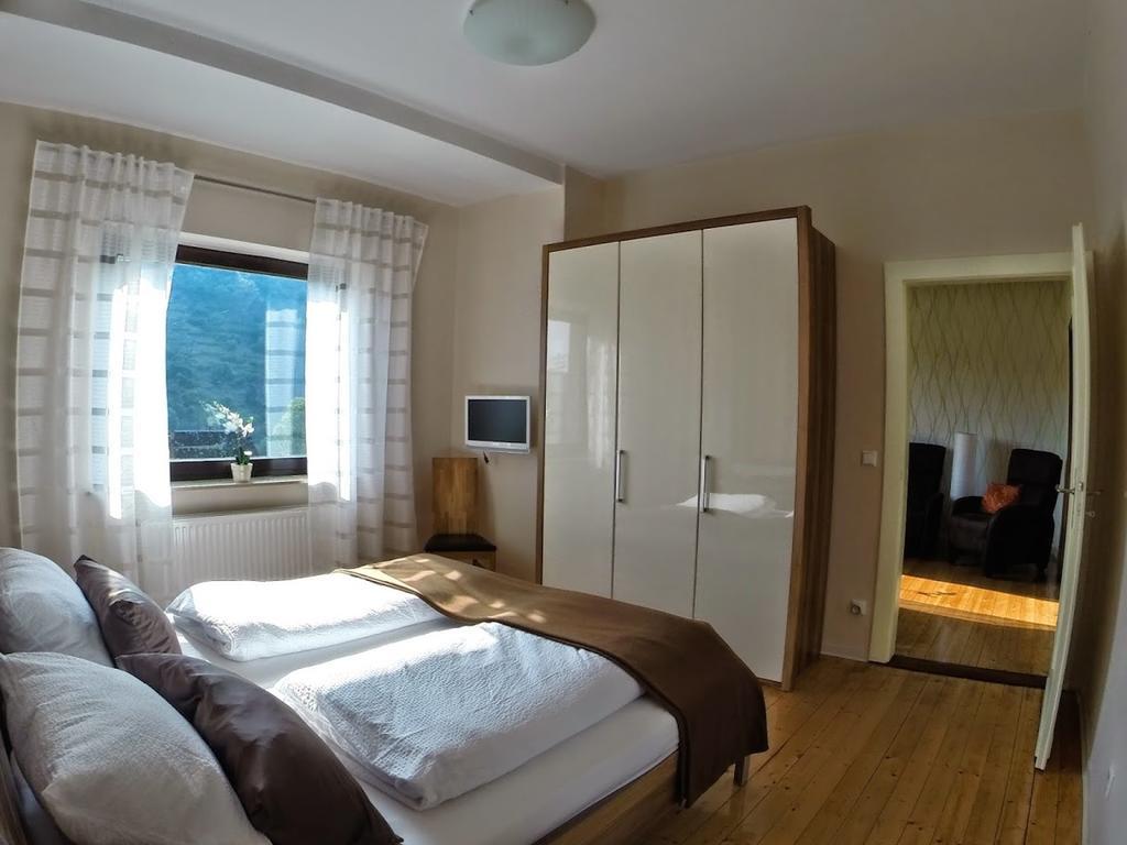 Ferienwohnungen Haus Am Wuerzlaysteig Lehmen الغرفة الصورة