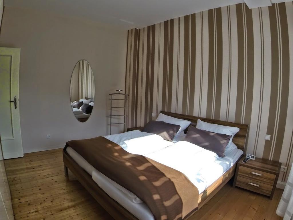 Ferienwohnungen Haus Am Wuerzlaysteig Lehmen الغرفة الصورة